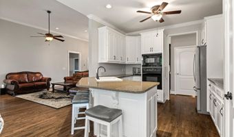 100 LANE PARK Dr, Alabaster, AL 35114