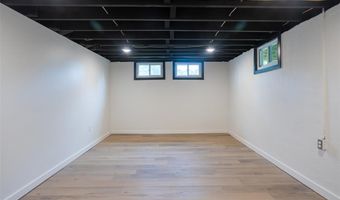 9537 Lydell Dr, Affton, MO 63123