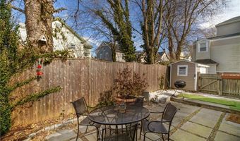 28 Extension St, Newport, RI 02840