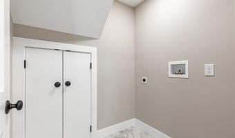 22 Castle St 3, East Greenwich, RI 02818