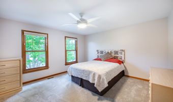 3025 Woods Creek Ln, Algonquin, IL 60102