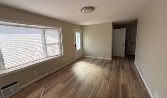 32 Penndale Dr, Amityville, NY 11701