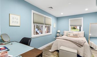 4 James St 1, Middletown, RI 02842