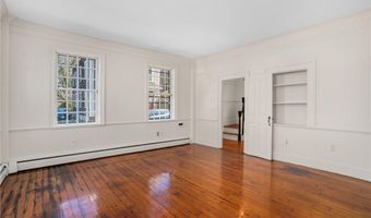 14 Elm St, Newport, RI 02840