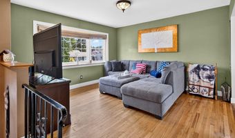 33 Hawthorne Ct, Albany, NY 12211