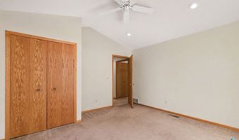 2051 Arbor Rdg, Brookings, SD 57006