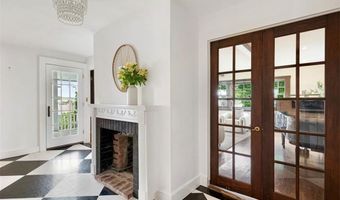 81 Mathewson Rd, Barrington, RI 02806