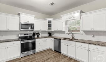 37 Douglas Rd, Allenhurst, GA 31301