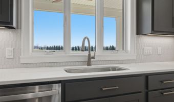2046 Links Ln, Auburn, IN 46706