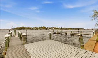 507 County Rd, Barrington, RI 02806