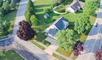 305 Lakeview Dr, Algoma, WI 54201