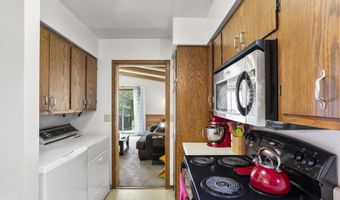2605 W 8TH St, Appleton, WI 54911