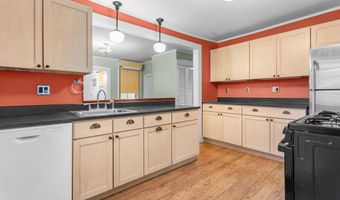 15 Grant St, Bangor, ME 04401
