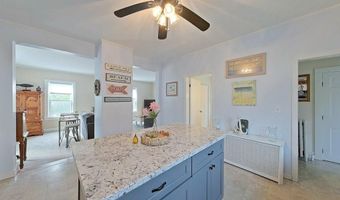 36 Dixon St, Newport, RI 02840