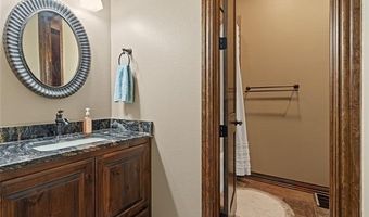 579 Chateau Bnd, Ardmore, OK 73401