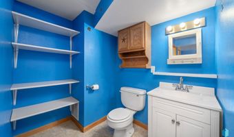 313 S 6th Ave, Brandon, SD 57005