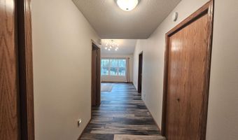 1204 Willow Dr, Aberdeen, SD 57401