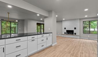 929 E NORTHWOOD Dr, Appleton, WI 54911