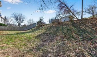 618 Running Creek Dr, Ballwin, MO 63021