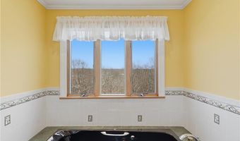 46 Timberland Dr, Lincoln, RI 02865