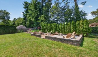 63 Ansel White Dr, Acushnet, MA 02743