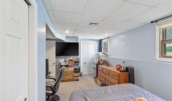 37 Carriage Rd, Cranston, RI 02920