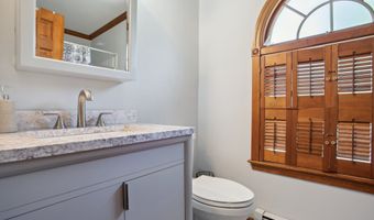 10 Colonial Dr, Clinton, CT 06413