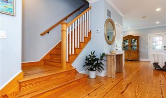 19 Eustis Ave, Newport, RI 02840