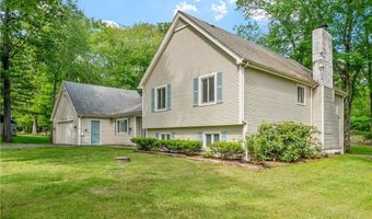 8 Westgate Rd, Cumberland, RI 02864