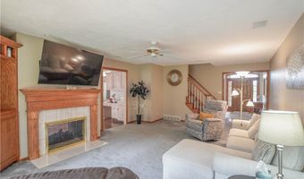 2641 Topflite Dr, Akron, OH 44312