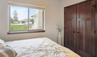 1711 Stewart Dr, Aberdeen, SD 57401