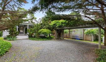 4 Garfield Ave, Bristol, RI 02809