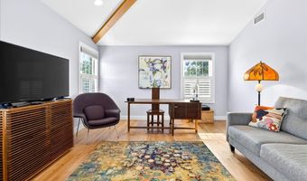 284 Shore Dr, Branford, CT 06405