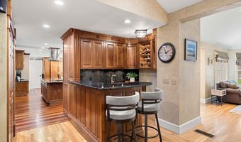 56 Oak Dr, Bedford, NH 03110