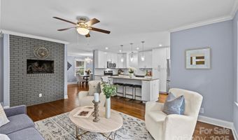 2538 Arnold Dr E, Charlotte, NC 28205