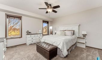 205 S Sunshine Ave, Brandon, SD 57005