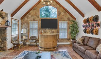 42 Ottomanelli Dr, Albrightsville, PA 18210