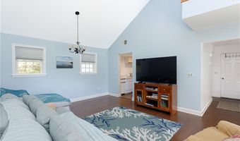 327 Corey Ln, Middletown, RI 02842