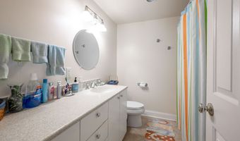 2 Greenview Rd, Brookfield, CT 06804