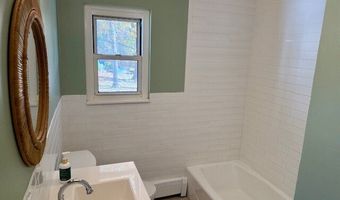 498 Oak Ave APT 28, Cheshire, CT 06410