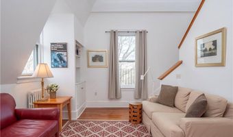 1 Oakwood Ter 7, Newport, RI 02840