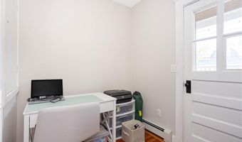 2 Bedlow Ave, Newport, RI 02840