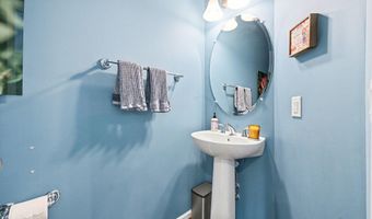 2733 S Spurway Dr, Ann Arbor, MI 48105