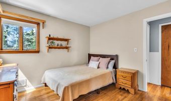 26 Allen Dr, Allentown, NJ 08501