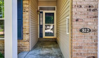 812 Whispering Village Cir, Ballwin, MO 63021