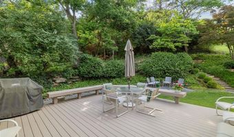 647 Waterford Ridge Dr, Ballwin, MO 63021