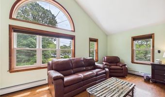 163 Winterberry Rd, Narragansett, RI 02874