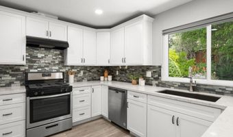 2550 Unicornio St, Carlsbad, CA 92009