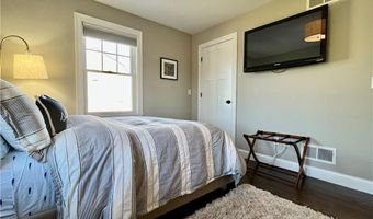 24 Stockholm St, Newport, RI 02840