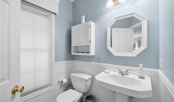 364 Orchard Woods Dr, North Kingstown, RI 02874